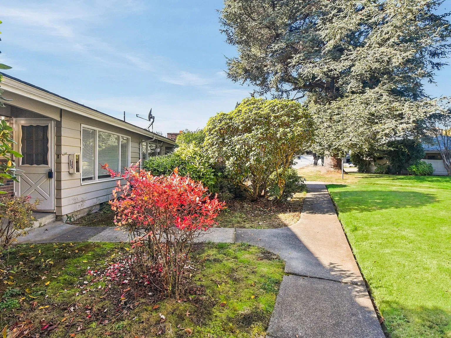 2 bed, 1.0 bath, 836 sqft, $1,650 — Photo 2