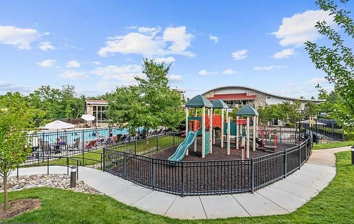2207 Potomac Club Pkwy — Photo 31