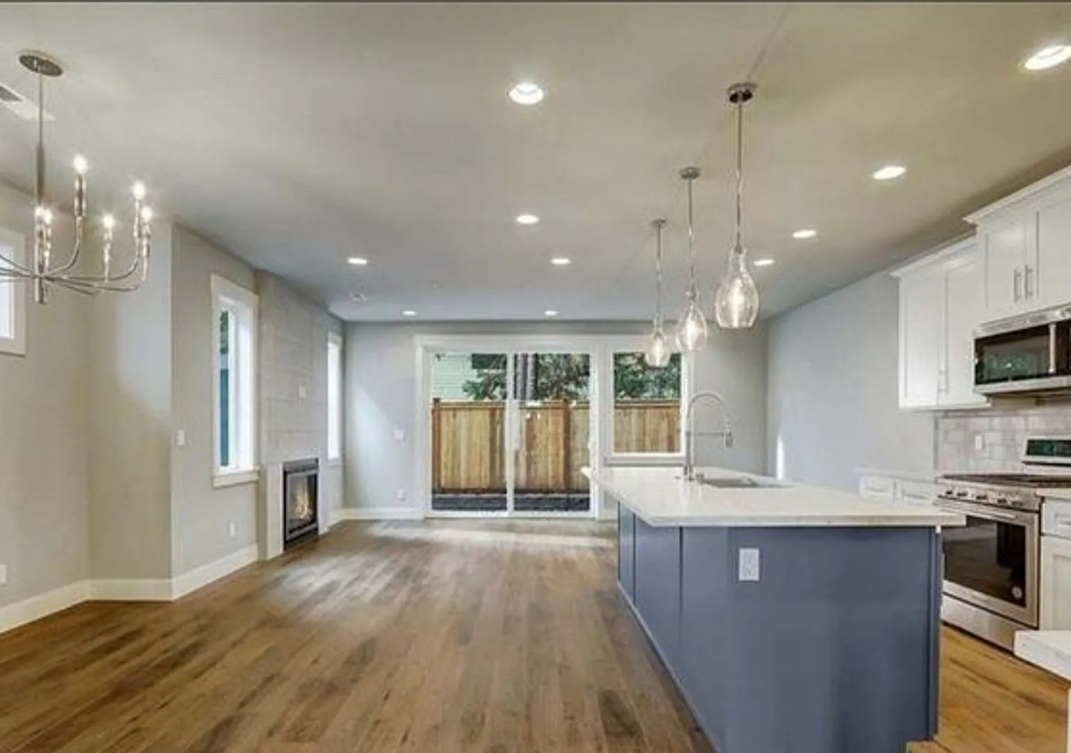 Beautiful 3 bed Home in Edmonds — Photo 3