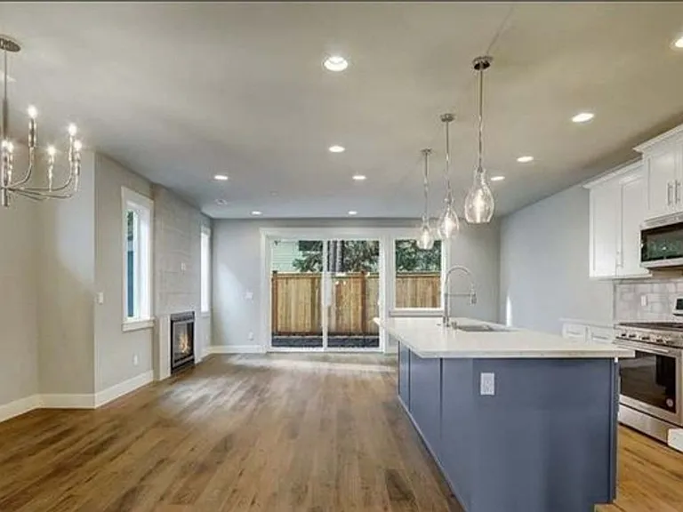 8818 223rd Pl SW — Photo 3