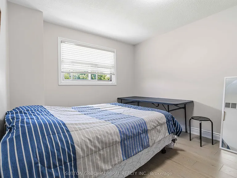 87 Marita Pl #MAIN UPPER FLR — Photo 25