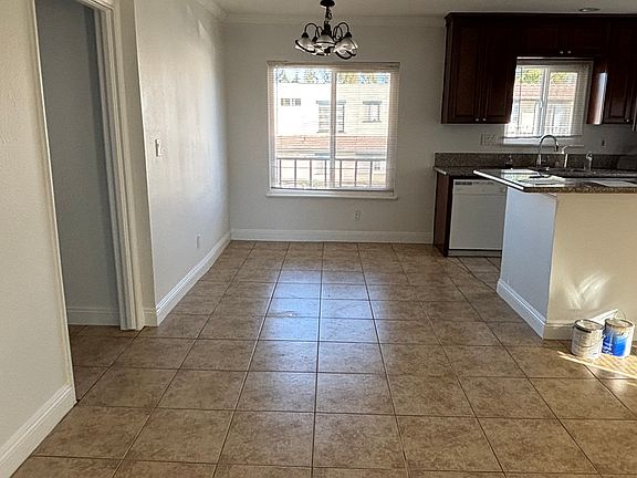 2nd image of 732 E Lexington Ave E #9
