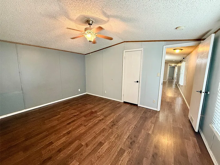 3075 FM 2001 — Photo 11