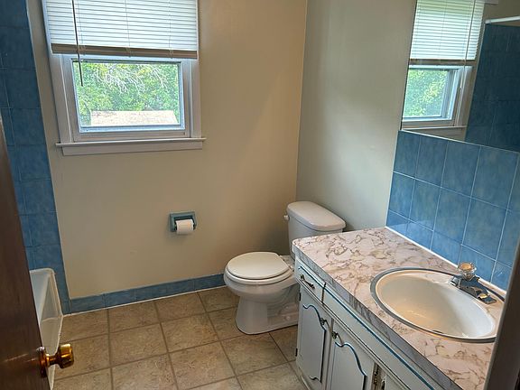 5th image of 111 Sawyer Ave