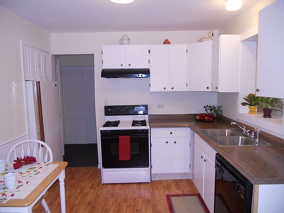 3rd image of 75 Des Plaines Ln