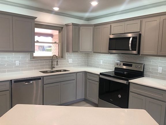3rd image of 2430 Indian Dr