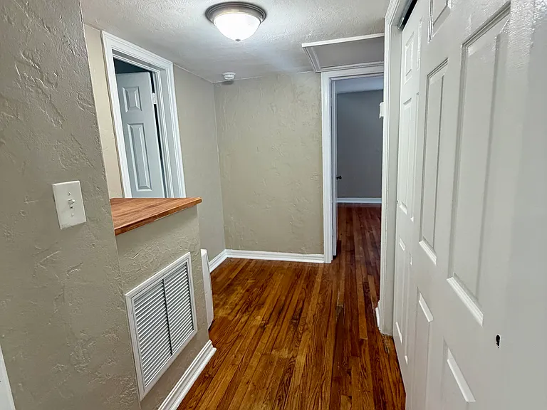 604 N Moore St — Photo 8