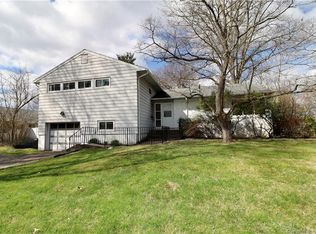97 Mohegan Dr, West Hartford, CT 06117