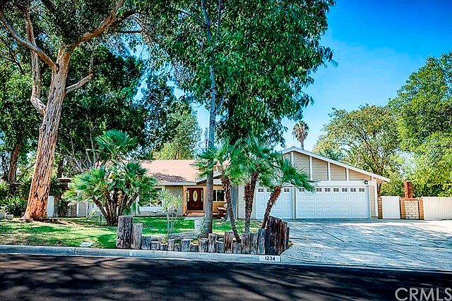 Welcome home to this Alessandro Heights Estate Property with curb appeal to impress and boasting 3-C