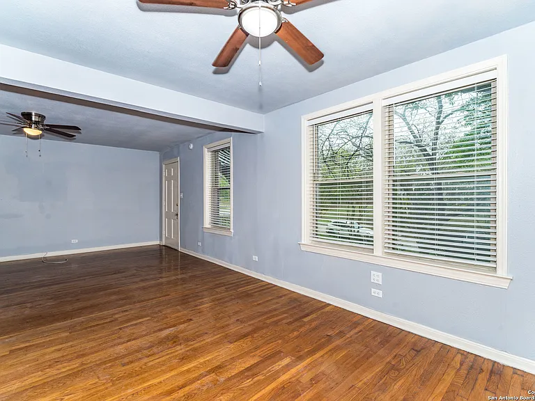 254 Cloverleaf Ave #2 — Photo 7