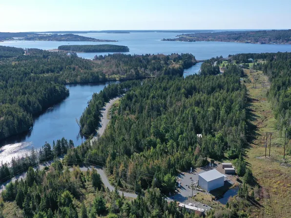 520 Indian Path Rd, Lunenburg, NS B4V 0V9