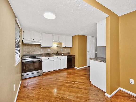 5th image of 320 Bainbridge Ct