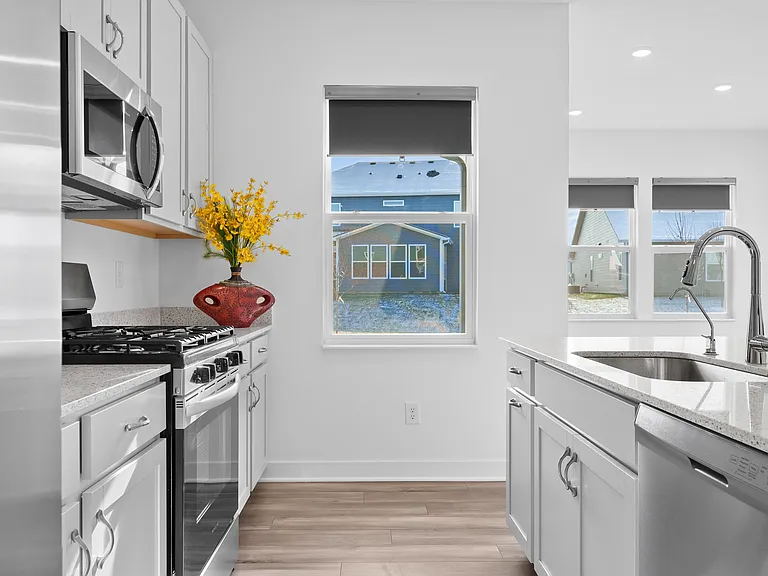 6261 Balsam Ct — Photo 32
