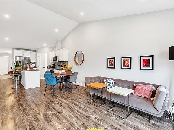 5th image of 3633 Hallee Cres