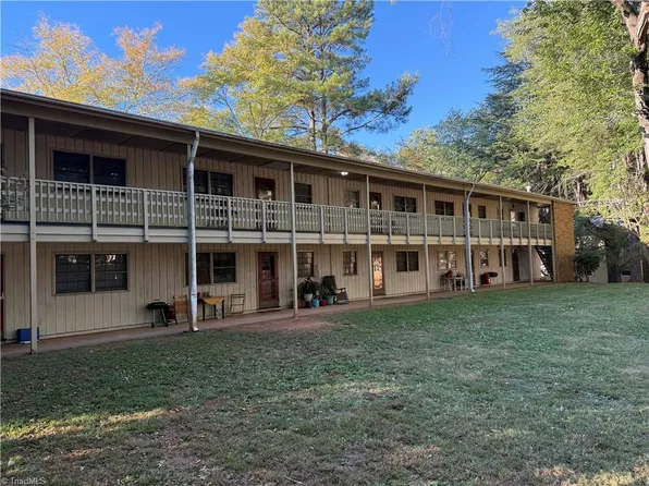 2820 Pelham Pl APT F, Winston Salem, NC 27106