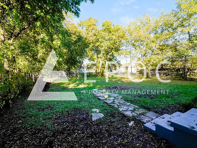 504 Meggs St — Photo 15