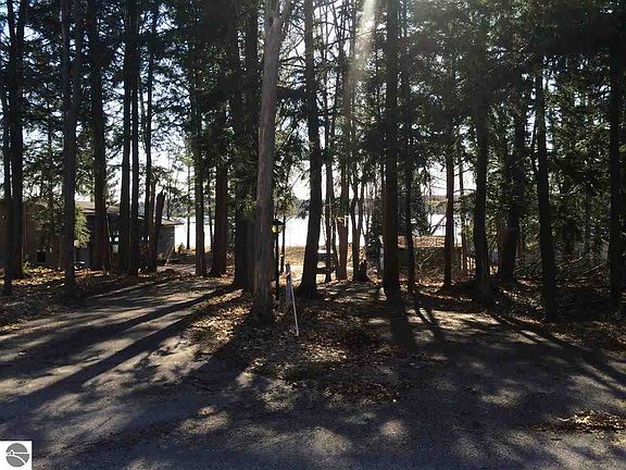 5th image of 4143 E Shore Dr