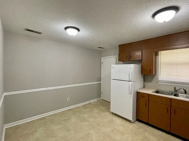 5790 Louise Ln — Photo 3