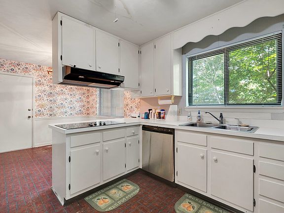 3rd image of 3201 Storrington Dr