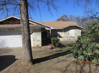 313 High Crest Dr, Azle, TX 76020