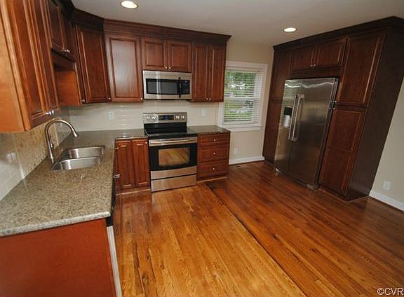 2nd image of 920 Pepper Ave