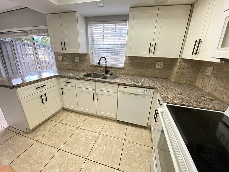 12366 SW 51st Pl — Photo 7