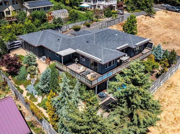 753 Wrights Creek Dr, Ashland, OR 97520