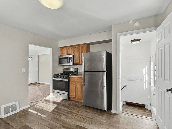 5th image of 1112 N Williams St