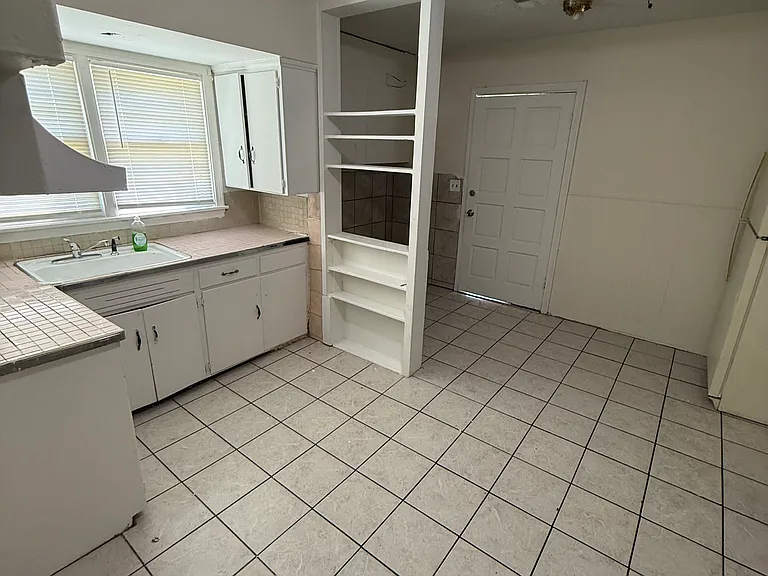 289 NE Sumner St — Photo 2