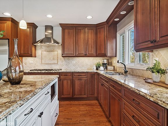 5th image of 1609 Brittany Ln