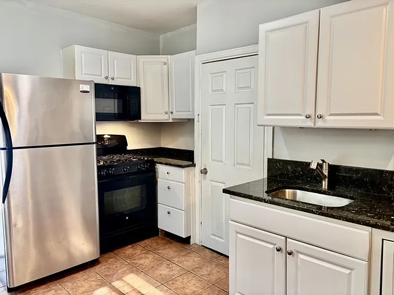 2503 Carpenter St — Photo 5