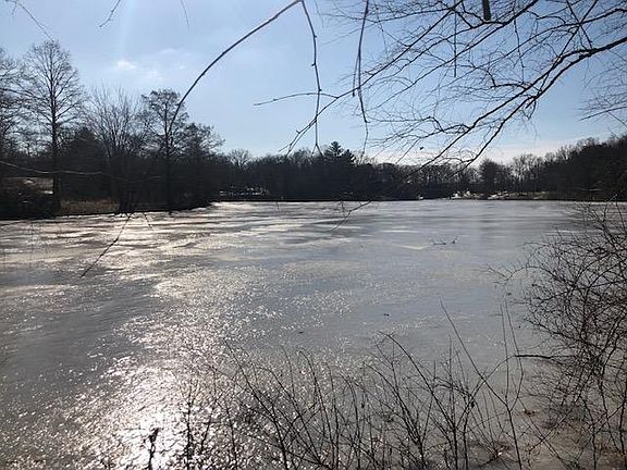 3rd image of 52 Lakeview Dr