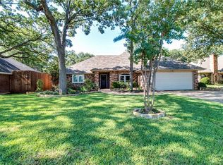 7536 Woodhaven Dr, North Richland Hills, TX 76182