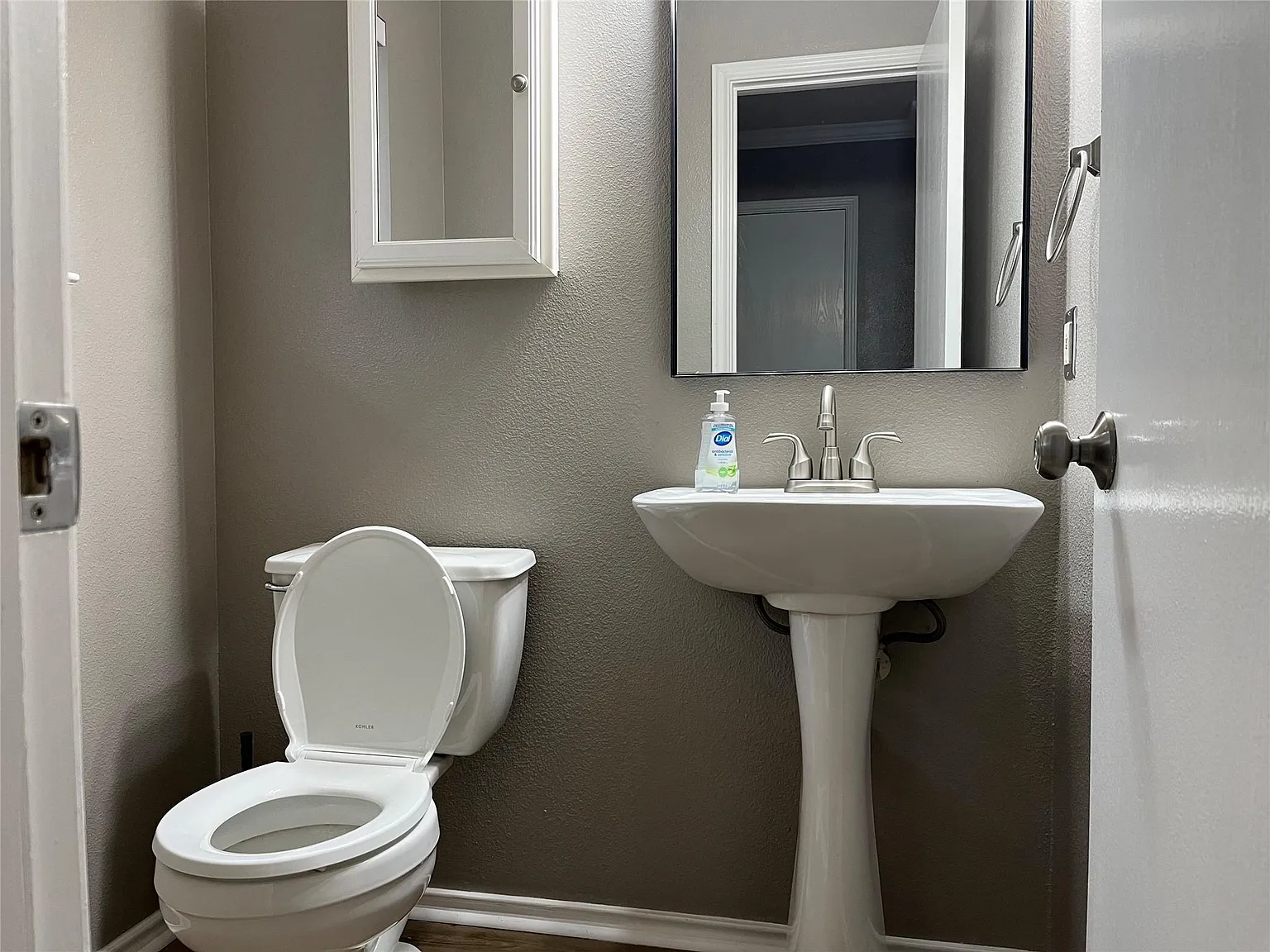 4 bed, 2.5 bath, 1589 sqft, $2,000 — Photo 3