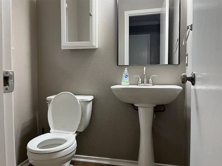 15106 Chamberlain Ct — Photo 3