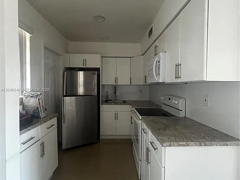 2880 NE 203rd St #B25 — Photo 12