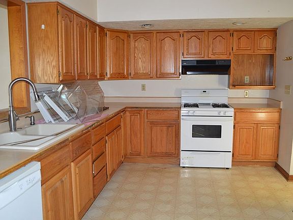 4th image of 1124 North Dr