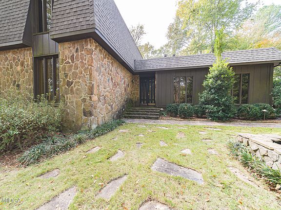 5th image of 5502 Holland Dr