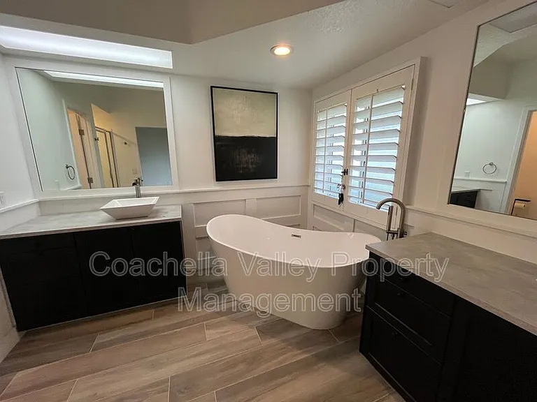 289 Vista Royale Cir W — Photo 11