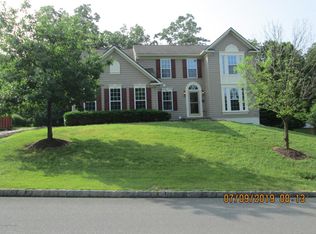256 Daffodil Dr, East Stroudsburg, PA 18301