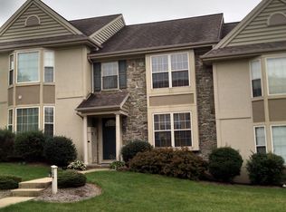 704 Royal View Dr, Lancaster, PA 17601