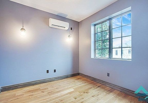 2nd image of 313 Melrose St APT 2A