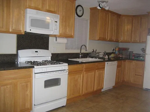 3 bed, 1384 sqft, $2,900 — Photo 2