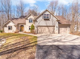 1825 Pine Tree Ct, Luxemburg, WI 54217