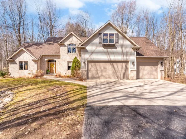 1825 Pine Tree Ct, Luxemburg, WI 54217