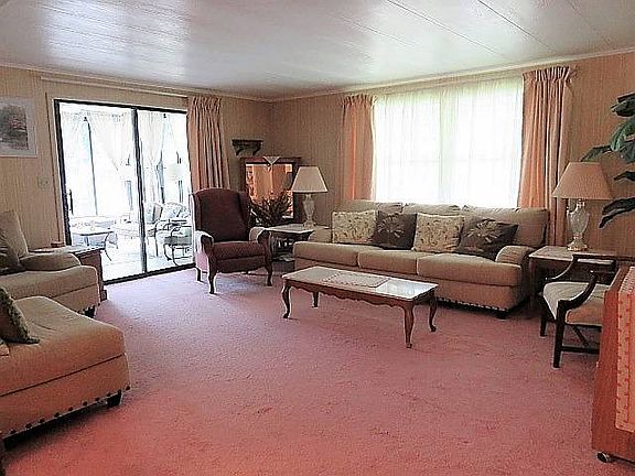 3rd image of 28944-60 Hubbard St