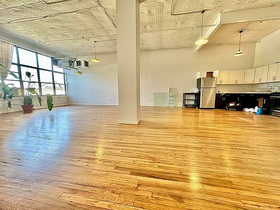 4th image of 255 McKibbin St #309