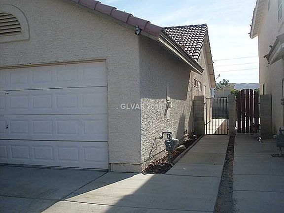 3rd image of 1688 Angel Falls St