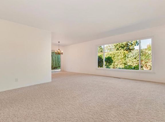 4th image of 80 Greenway Cir