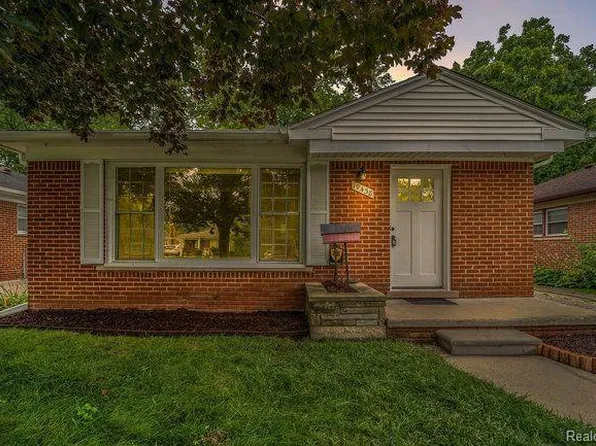 19438 Macarthur St, Redford, MI 48240